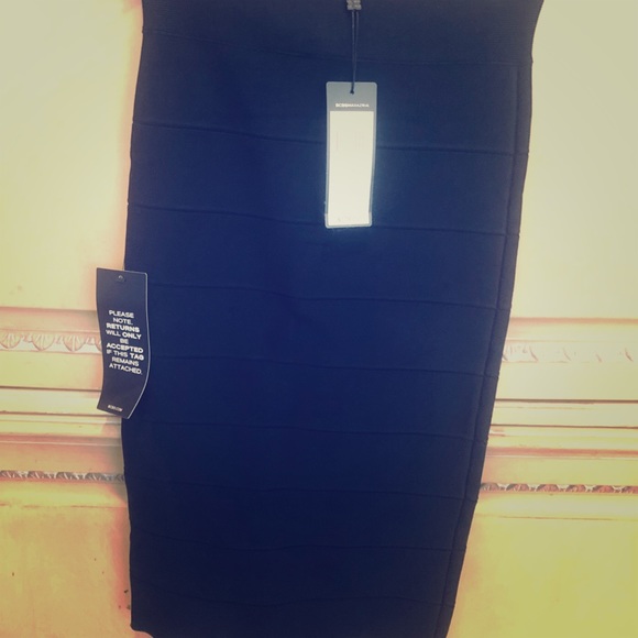 BCBGMaxAzria Dresses & Skirts - BCBG Maxazria black skirt. New. XS. “Leger” 24”.